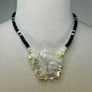131/46 SJ Black and Mother of Pearl Necklace 14in